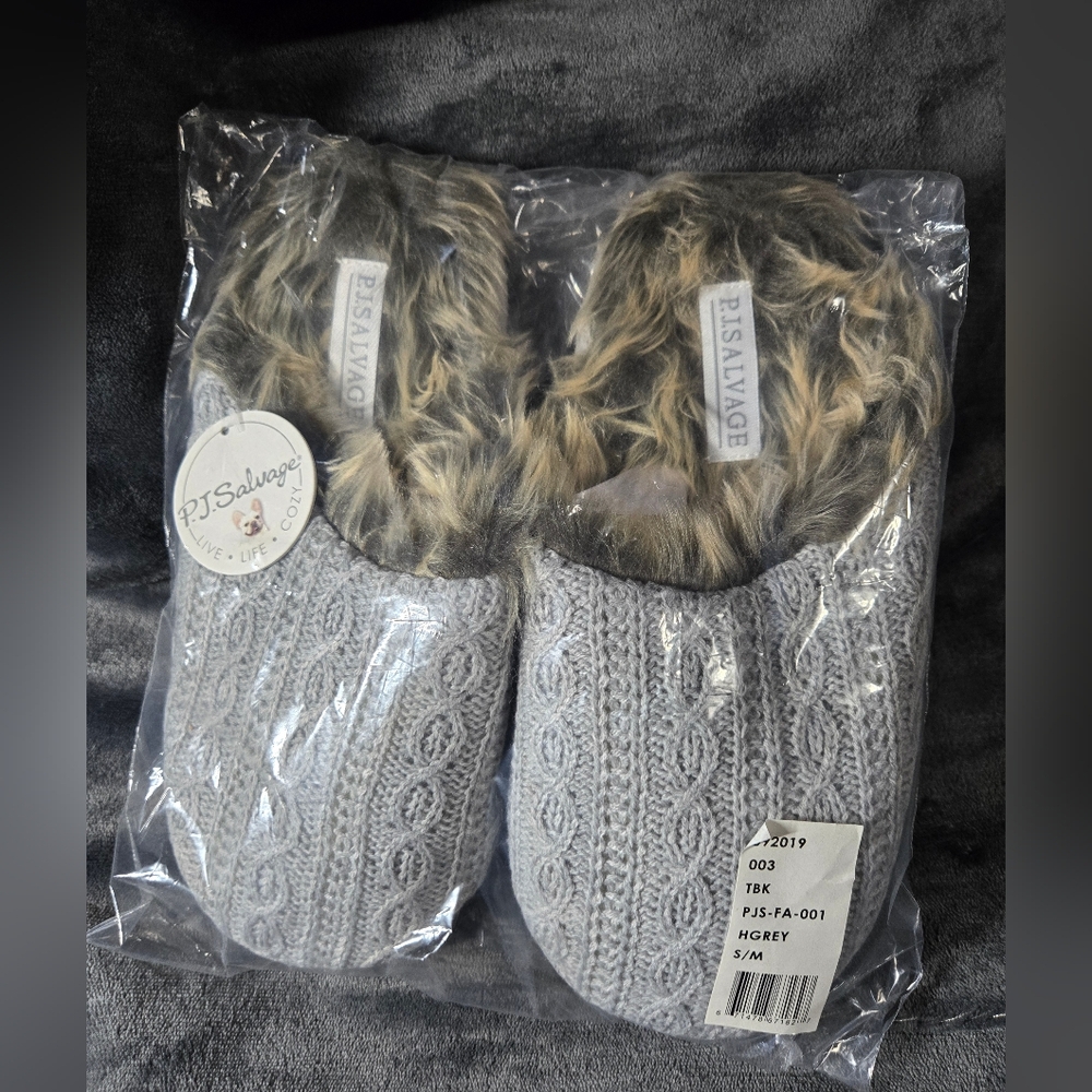 🟢 PJ Salvage grey slippers Size S/M